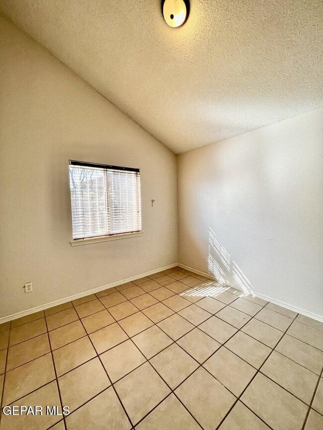 Building Photo - 12752 Tierra Salas Dr