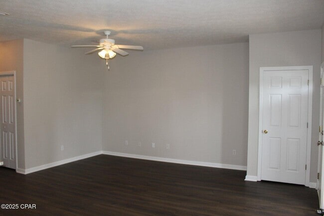 Building Photo - 1407 E 14th St