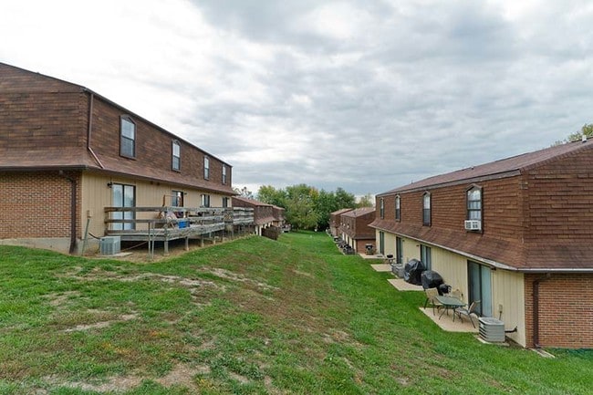 Building Photo - 2039 Essex Dr