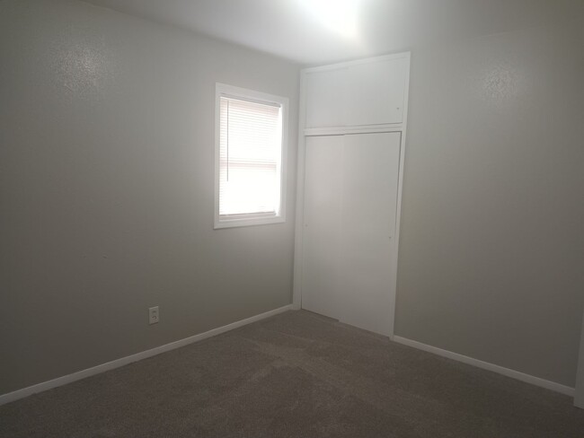 Building Photo - Move in by 1/31/2025 & Get 1/2 Off 1st Mon...