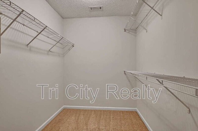 Building Photo - 69 Meadows Creek Ln