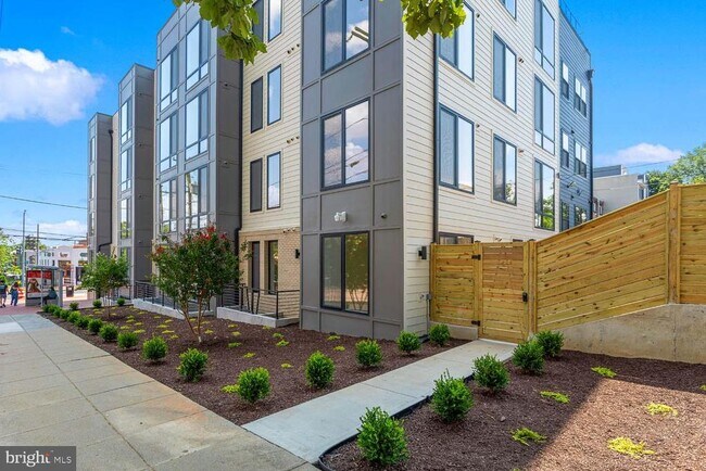 Building Photo - 501 Kennedy St NW