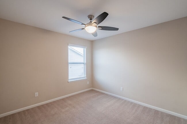 Building Photo - Third month rent free if you sign a lease before 01/31! Spacious 4 Bedroom, 3.5 Bath Home for Ren...