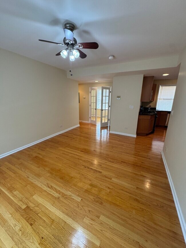 Building Photo - 2553 W Ardmore Ave
