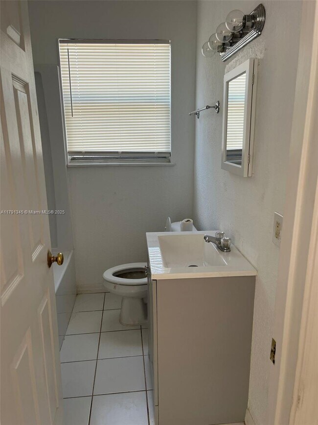 Building Photo - 736 Gotham Ct