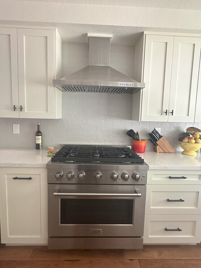 Building Photo - 3310 Manzana St