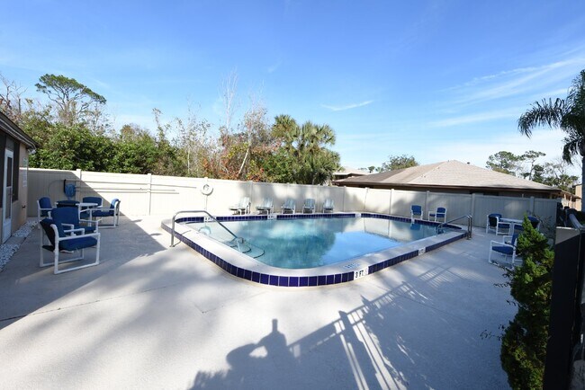 Building Photo - Lovely, 2 bedroom townhome in the Villages...