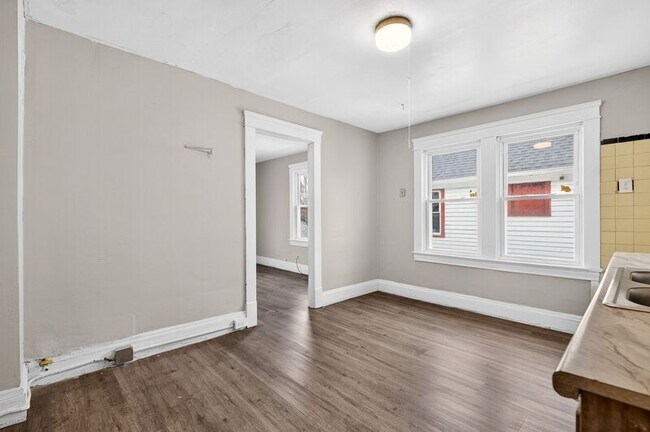 Building Photo - 389 E 160th St