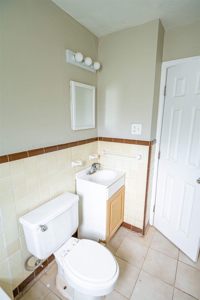 Building Photo - 1341 Charlotte St