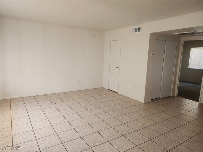 Building Photo - 3437 E Cheyenne Ave