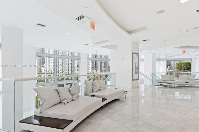 Building Photo - 350 S Miami Ave