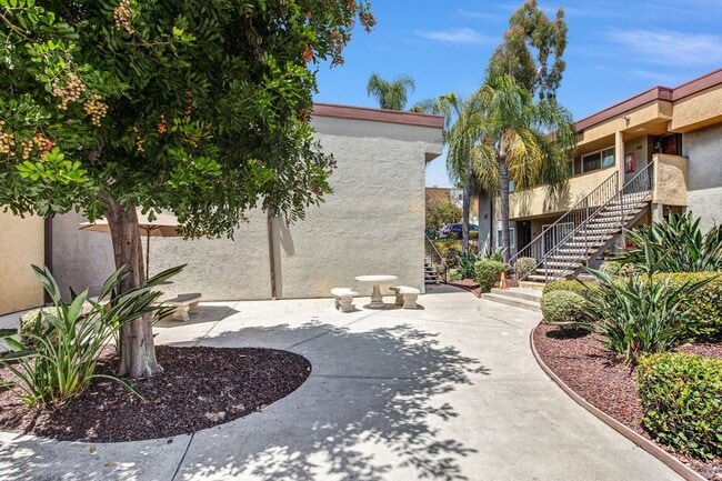 Building Photo - Cozy 2 BD, 1 BA Condo in Las Palmas Villas!