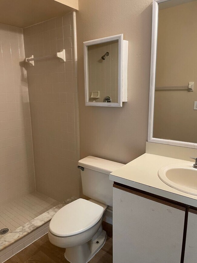 Building Photo - 1 story 3/2 in Meadow Woods with full sized washer and dryer included