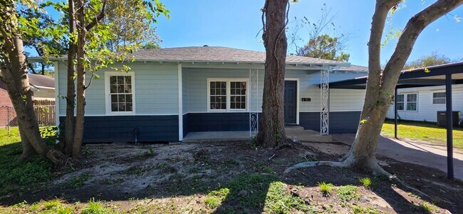 Primary Photo - 130 E Witcher Ln