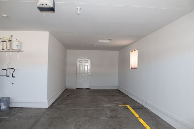 Building Photo - 3 Bedroom 2 Bathroom 3 Car Boat Deep Garag...