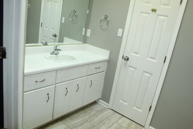 Building Photo - Rental Home