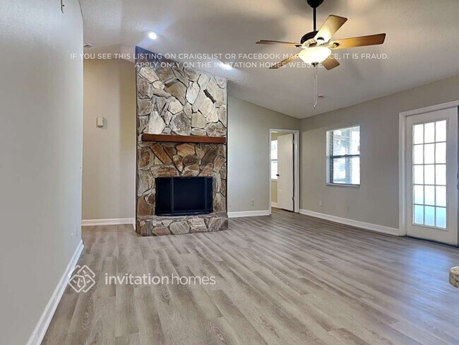 Building Photo - 2301 Beechwood Ct