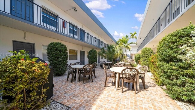 Building Photo - 415 NE 2nd St