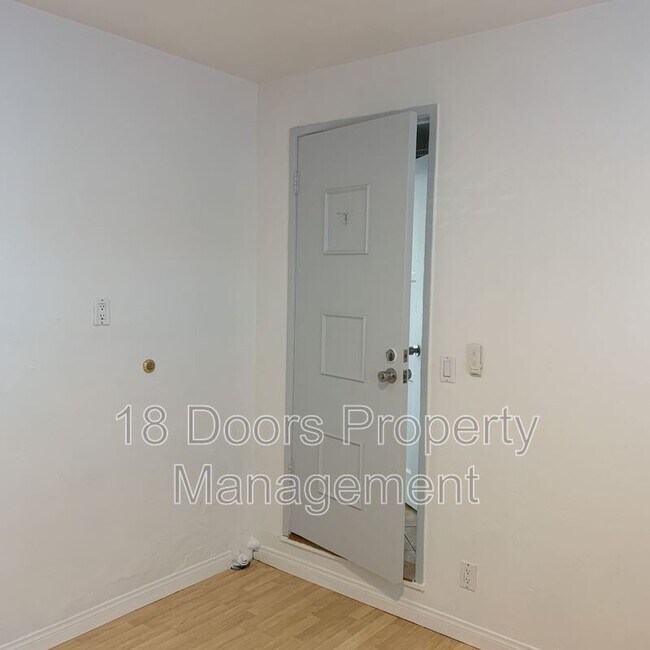 Building Photo - 5167 Tipton St