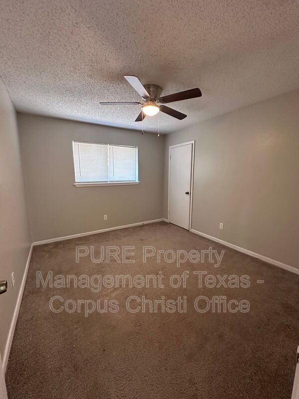 Building Photo - 4029 Brownwood Cir