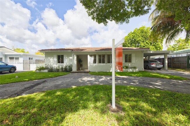 Building Photo - 8240 SW 62nd Ct
