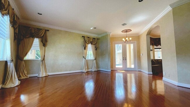 Building Photo - 9843 Vía Amati