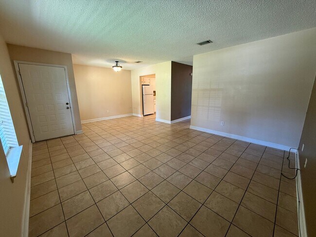 Building Photo - 9221 Beatrice Rd