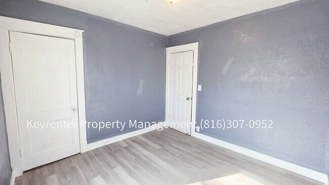 Building Photo - 2 Bed 1 Bath ready to rent!