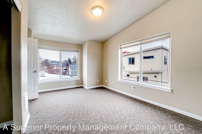 Building Photo - 855 NW Ogden Ave