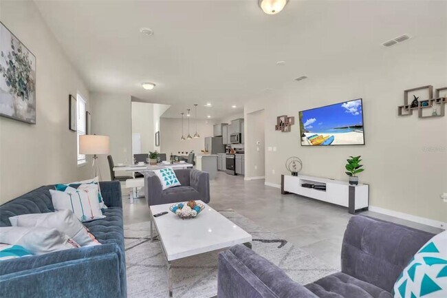 Building Photo - 7267 Oakmoss Loop