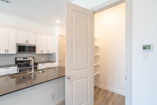 Building Photo - 6151 Blythe Dr