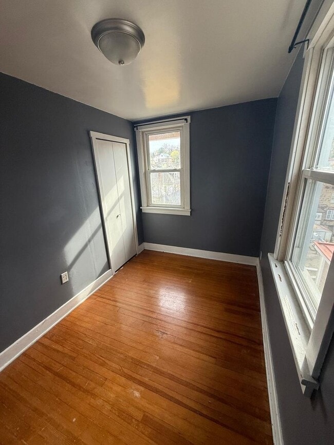 Building Photo - Newly Renovated 3BD 1BA house in Mt. Washington!