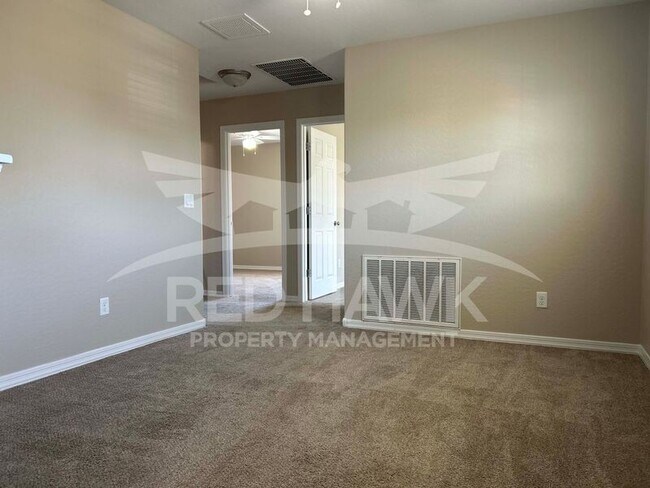 Building Photo - 1050 Kachina Dr