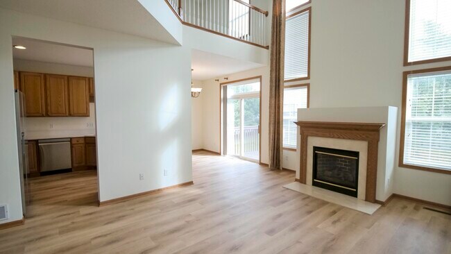 Building Photo - 15250 Florist Cir