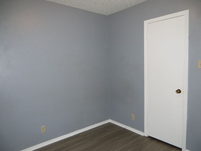 Building Photo - 663