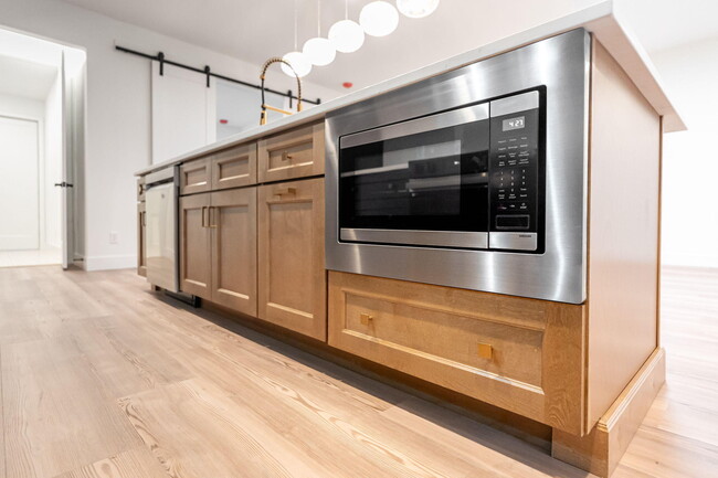 Building Photo - 3113 Nighthawk Ave