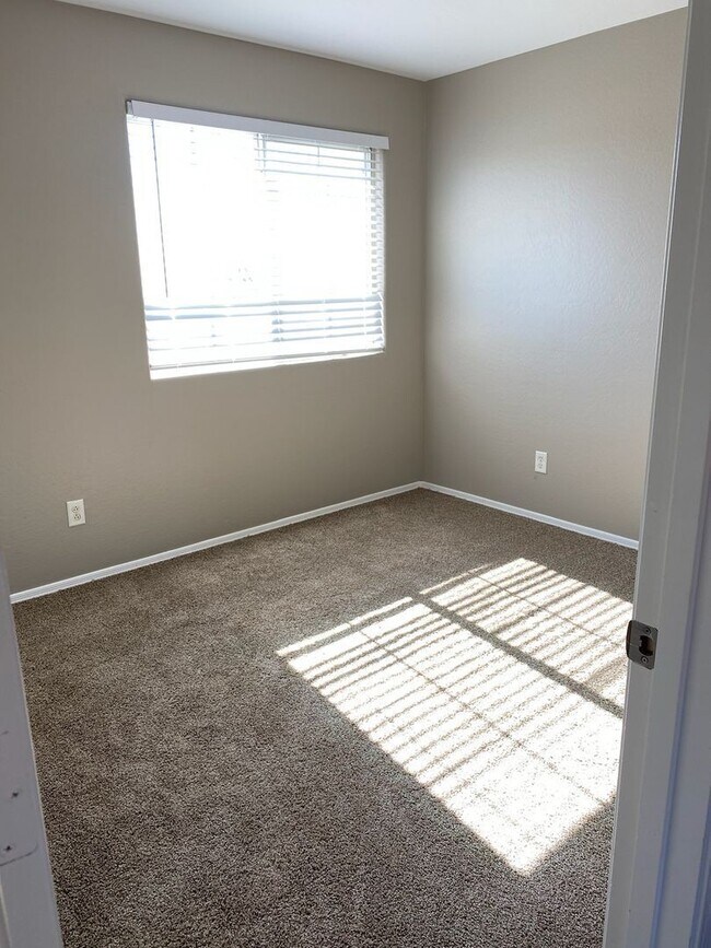 Building Photo - 558 S 222nd Ln