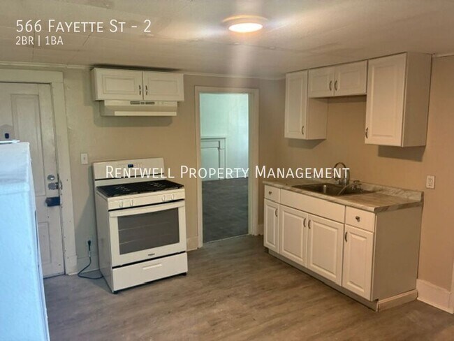 Building Photo - 566 Fayette St