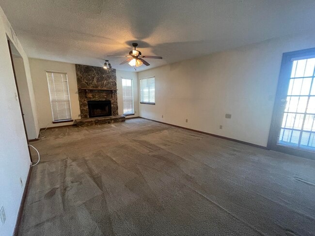 Building Photo - 6511 Amposta Dr