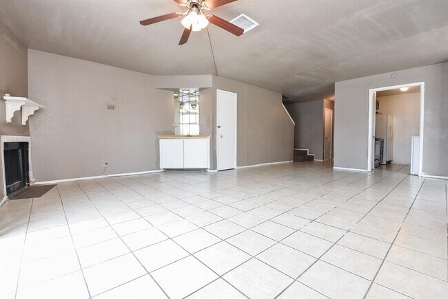 Building Photo - 8405 Wilcrest Dr