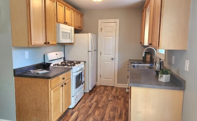 Building Photo - 608 Sheridan Dr