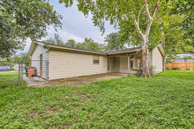 Building Photo - 5106 Orleans Court