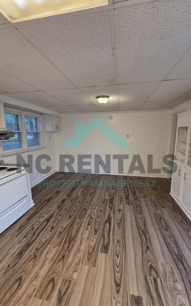 Building Photo - 721 Davis St