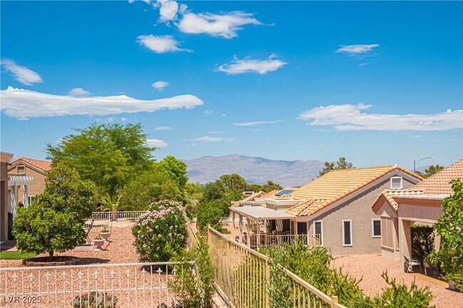 Building Photo - 2548 Tumble Brook Dr