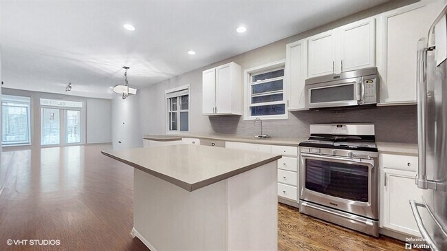 Building Photo - 3540 N Reta Ave
