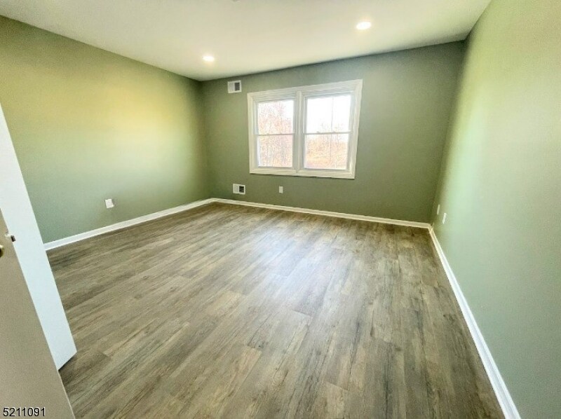 Building Photo - 105 Newark Pompton Tpke