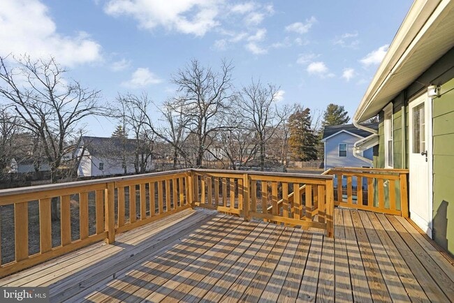 Building Photo - 11 Church St