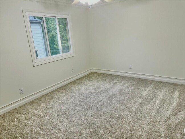 Building Photo - 835 Glendale Terrace NE