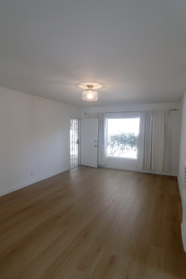 Building Photo - 11610 Oxnard St