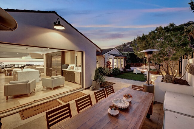 Building Photo - 4 S Vista De La Luna